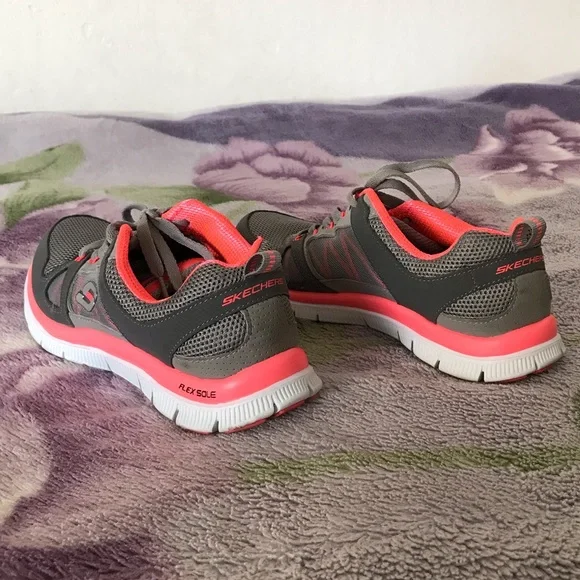 Skechers Women’s Spring Fever Sneaker Style 11727 - Picture 10 of 11